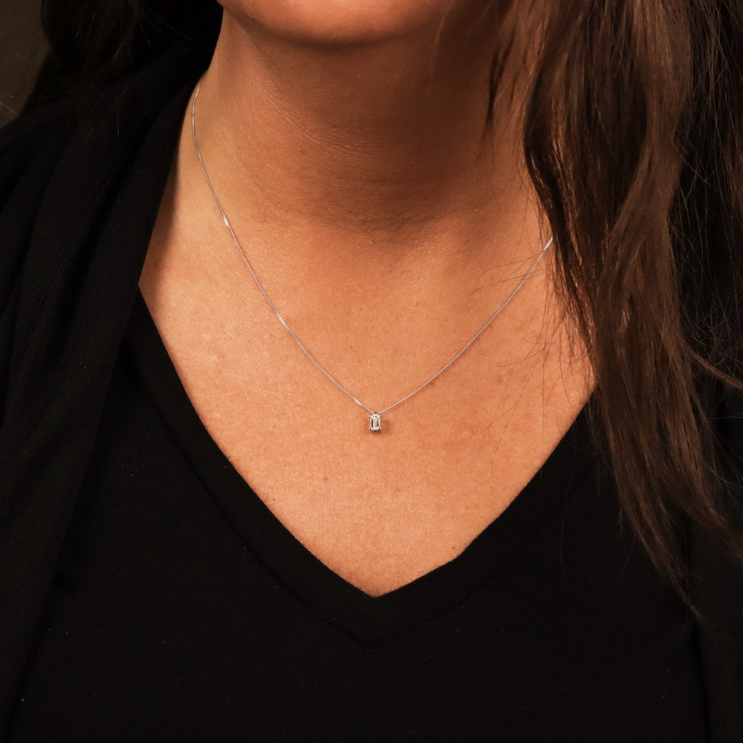 10k white gold solitaire penda