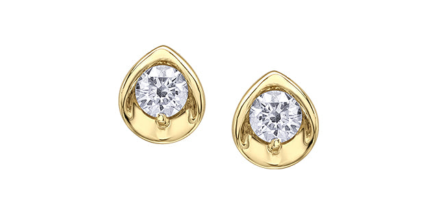 I am Canadian 10k Gold Diamond Stud Earrings. 0.20tdw