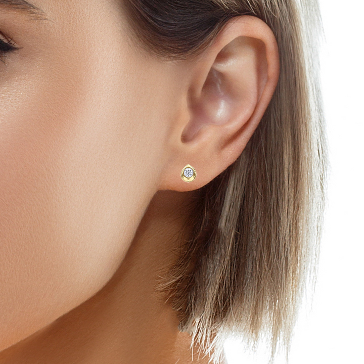I am Canadian 10k Gold Diamond Stud Earrings. 0.20tdw