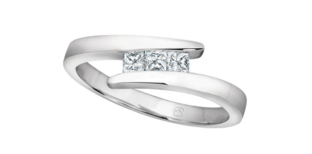 10K Three Stone Diamond Ring 0.18TDW